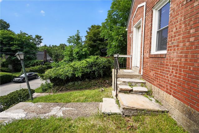 2137 Village Dr, Wilkinsburg, PA 15221
