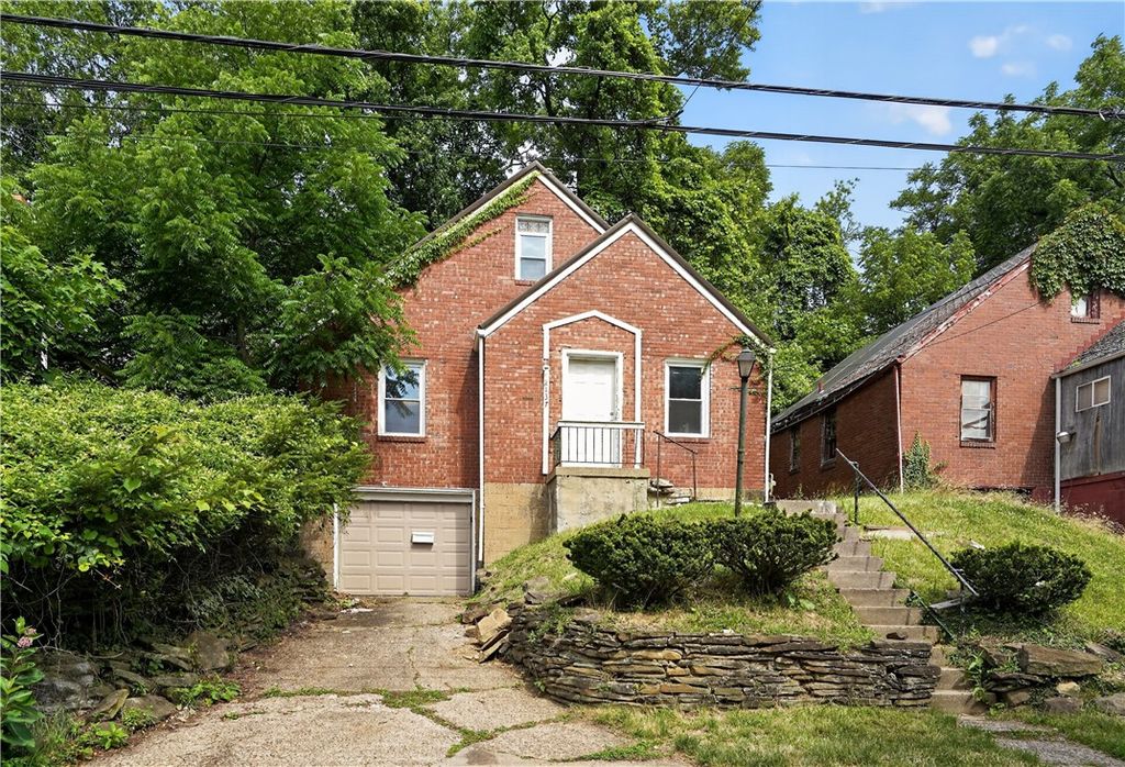 2137 Village Dr, Wilkinsburg, PA 15221