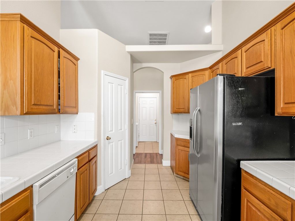 Image 3 of property listing at 6249 W Dovewood, Fresno, CA 93723