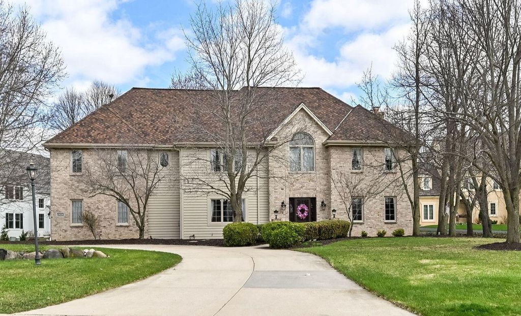 2820 Norman DRIVE, Brookfield, WI 53045