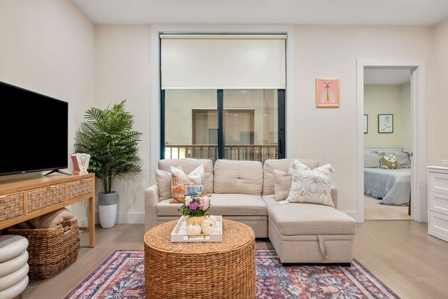121 Portland 605, Boston, MA 02114