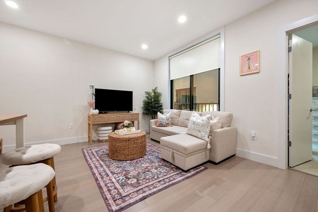 121 Portland 605, Boston, MA 02114