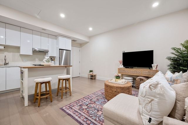 121 Portland 605, Boston, MA 02114