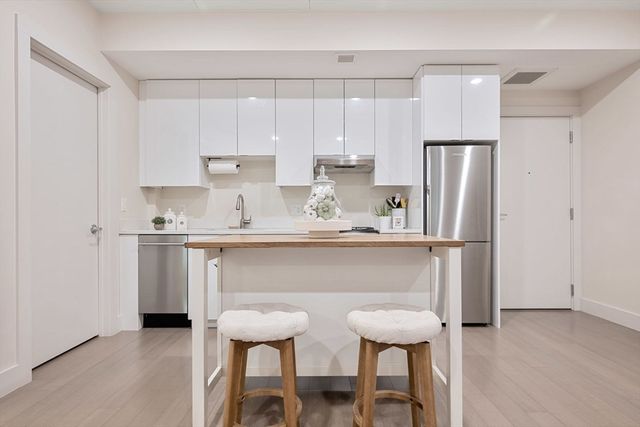 121 Portland 605, Boston, MA 02114