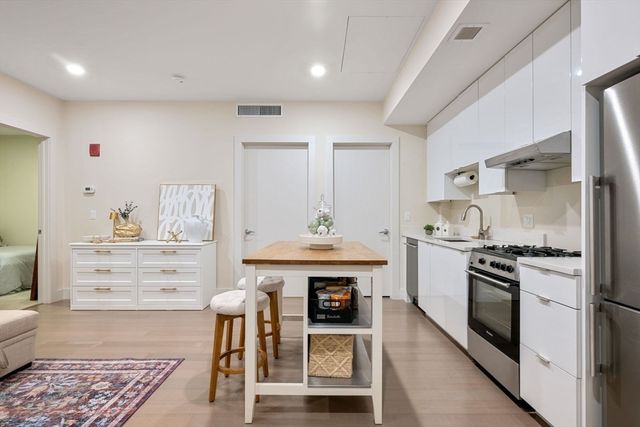 121 Portland 605, Boston, MA 02114