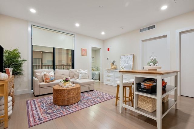 121 Portland 605, Boston, MA 02114