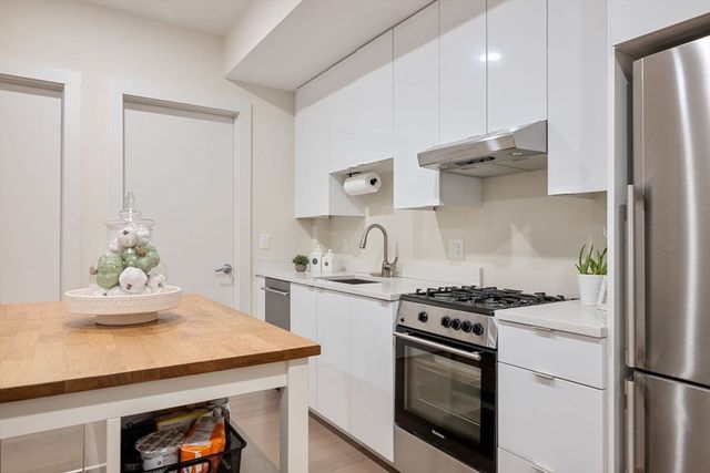 121 Portland 605, Boston, MA 02114