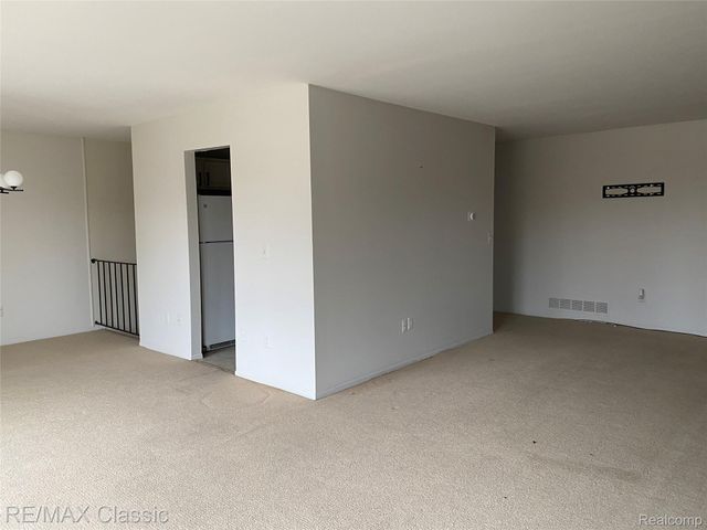 18339 University Park Drive, Livonia, MI 48152