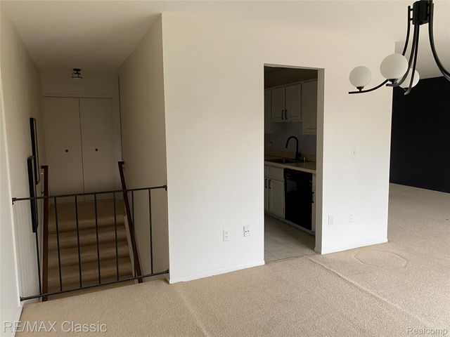 18339 University Park Drive, Livonia, MI 48152