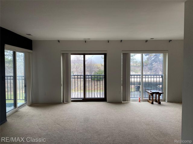 18339 University Park Drive, Livonia, MI 48152