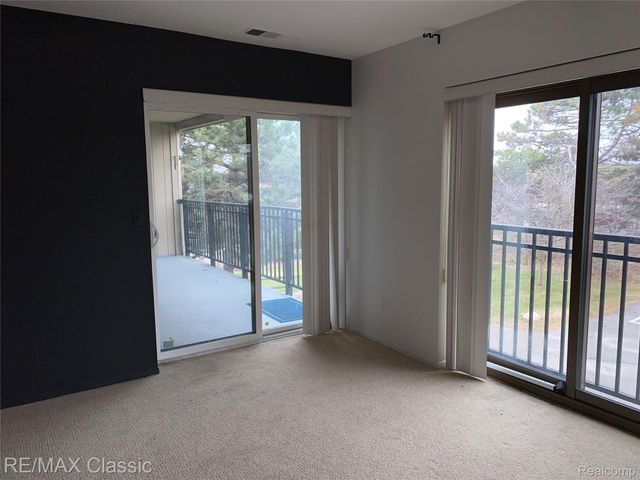 18339 University Park Drive, Livonia, MI 48152