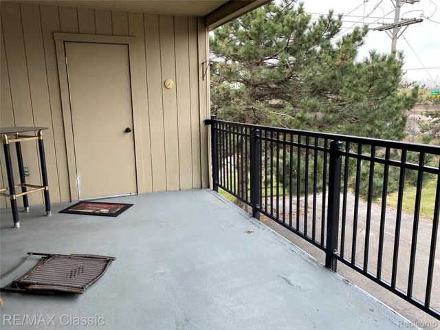 18339 University Park Drive, Livonia, MI 48152