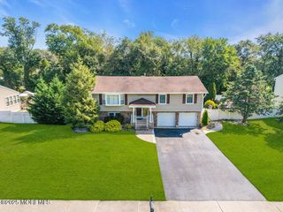 11 Yorkshire Drive, Toms River, NJ 08753