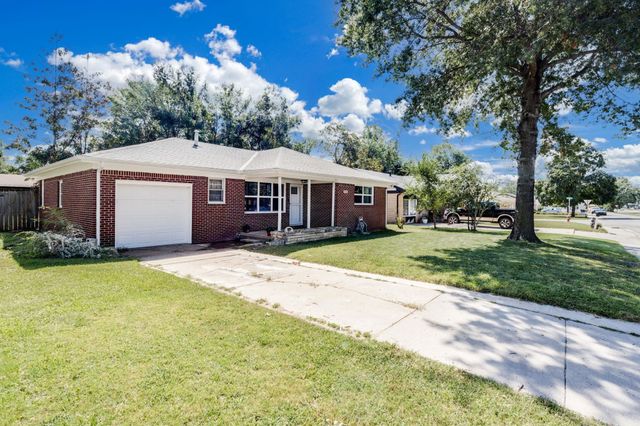 808 Westview Dr, Mulvane, KS 67110