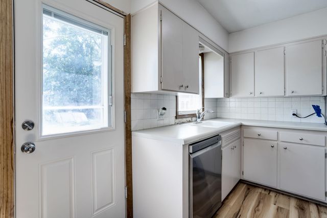 808 Westview Dr, Mulvane, KS 67110