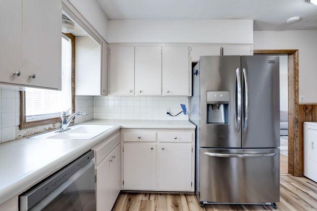 808 Westview Dr, Mulvane, KS 67110