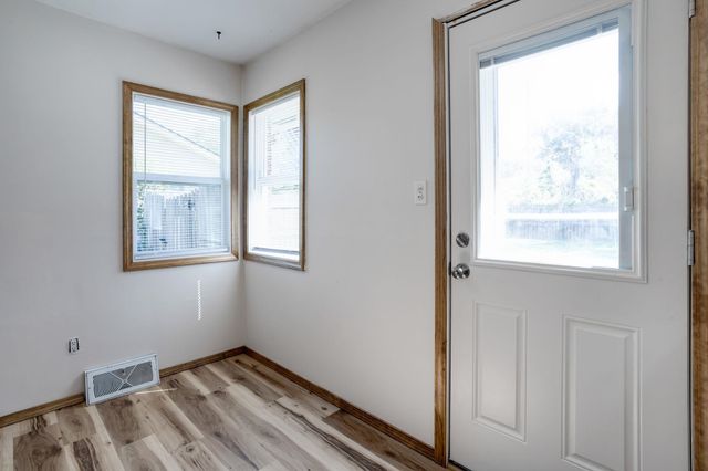 808 Westview Dr, Mulvane, KS 67110