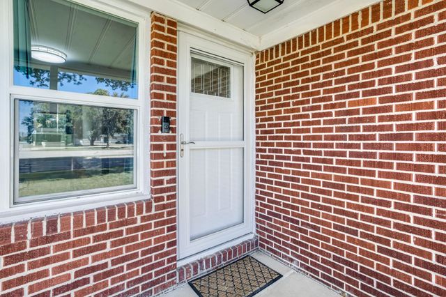 808 Westview Dr, Mulvane, KS 67110