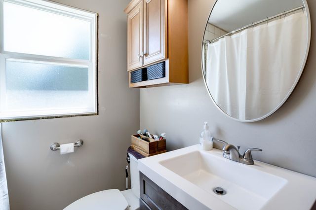 808 Westview Dr, Mulvane, KS 67110