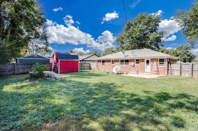 808 Westview Dr, Mulvane, KS 67110