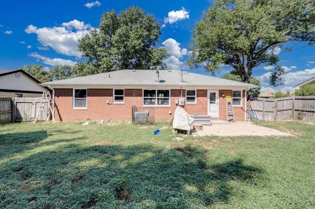 808 Westview Dr, Mulvane, KS 67110