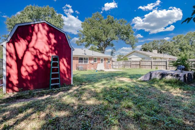 808 Westview Dr, Mulvane, KS 67110