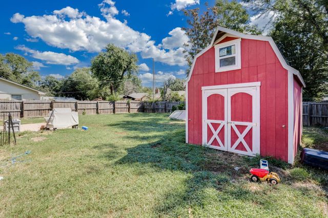 808 Westview Dr, Mulvane, KS 67110