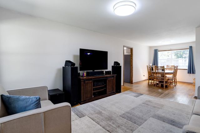 808 Westview Dr, Mulvane, KS 67110