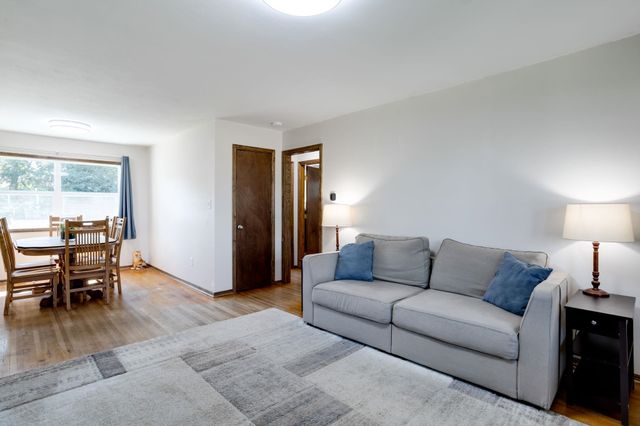 808 Westview Dr, Mulvane, KS 67110