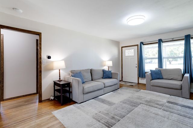 808 Westview Dr, Mulvane, KS 67110