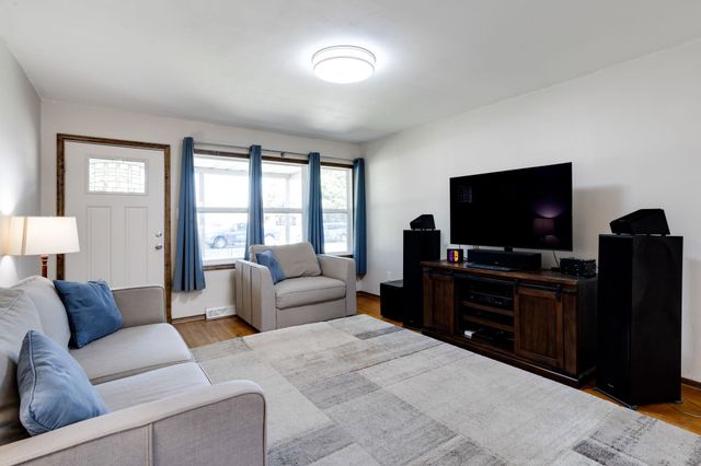 808 Westview Dr, Mulvane, KS 67110