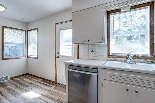 808 Westview Dr, Mulvane, KS 67110