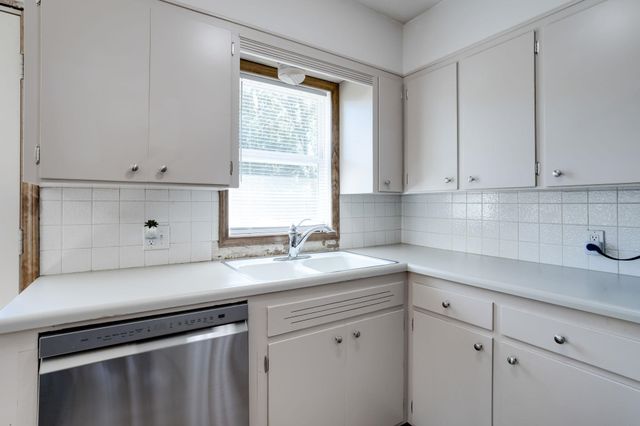 808 Westview Dr, Mulvane, KS 67110