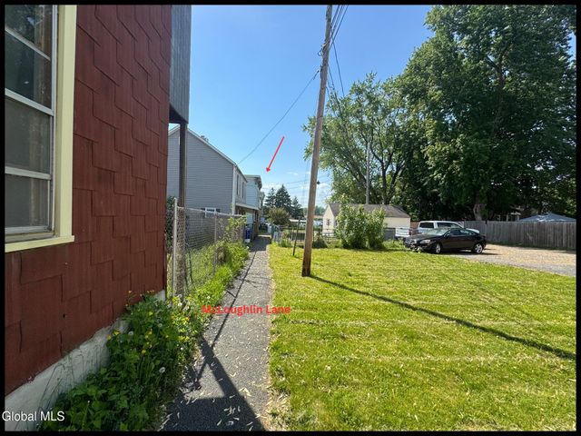 2 McLoughlin Lane, Troy, NY 12180