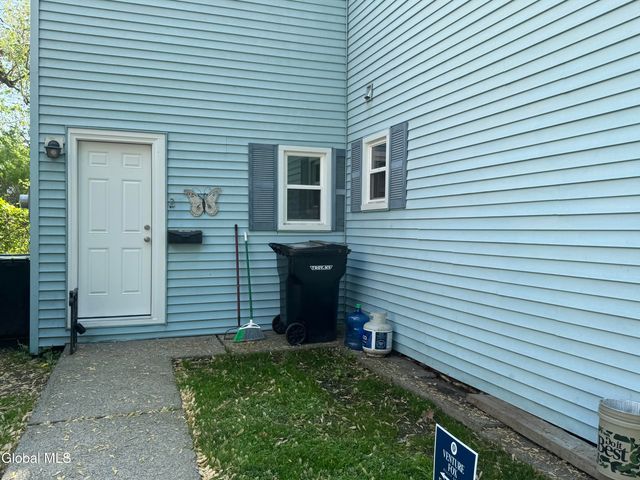 2 McLoughlin Lane, Troy, NY 12180