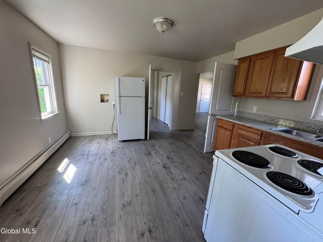 2 McLoughlin Lane, Troy, NY 12180