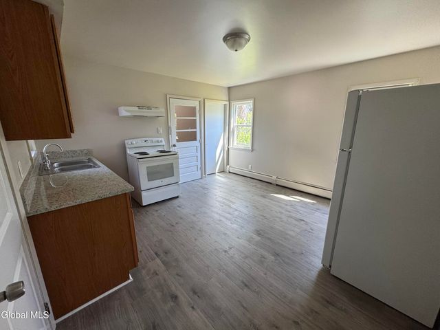 2 McLoughlin Lane, Troy, NY 12180