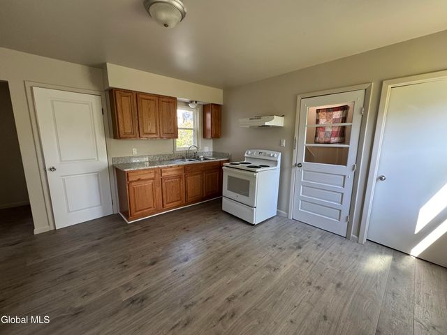 2 McLoughlin Lane, Troy, NY 12180