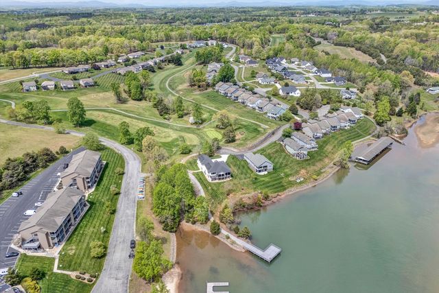 1112 Coves End RD, Huddleston, VA 24104