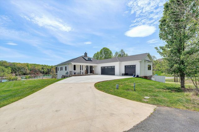 1112 Coves End RD, Huddleston, VA 24104