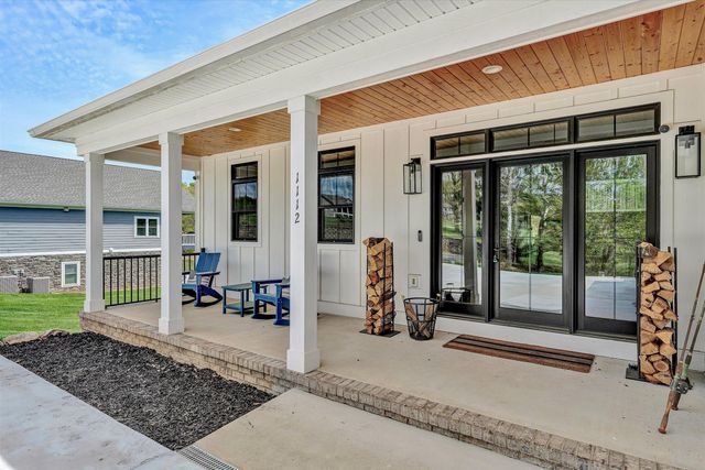 1112 Coves End RD, Huddleston, VA 24104