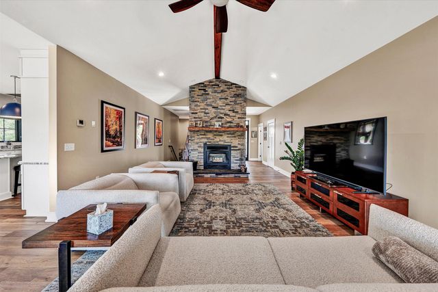 1112 Coves End RD, Huddleston, VA 24104