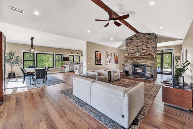 1112 Coves End RD, Huddleston, VA 24104