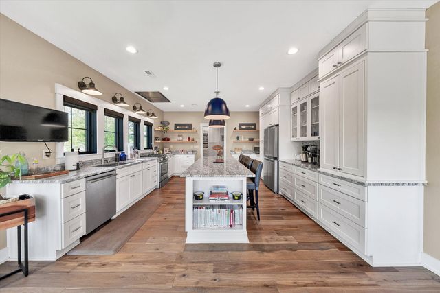 1112 Coves End RD, Huddleston, VA 24104