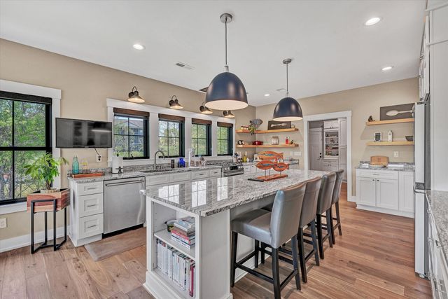 1112 Coves End RD, Huddleston, VA 24104