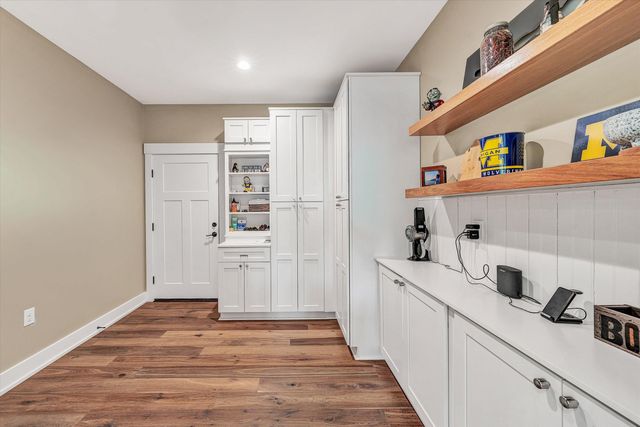 1112 Coves End RD, Huddleston, VA 24104
