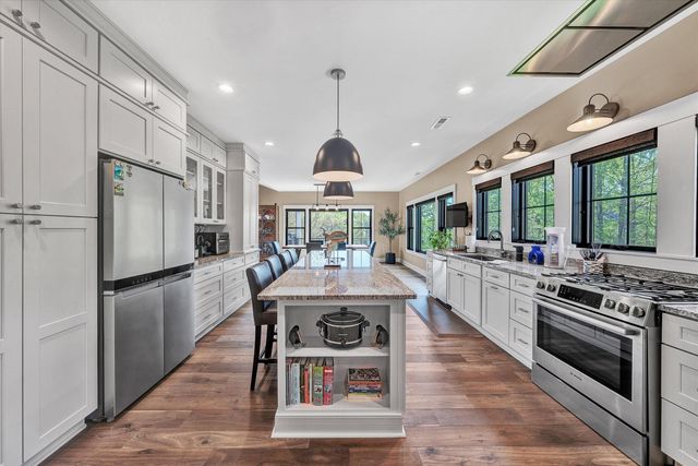 1112 Coves End RD, Huddleston, VA 24104