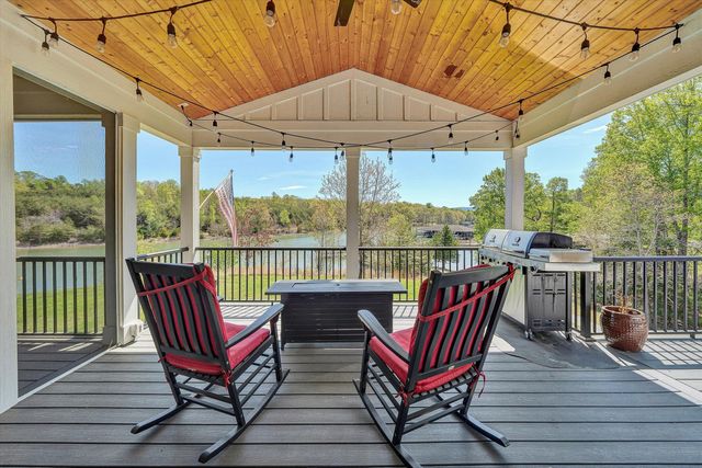 1112 Coves End RD, Huddleston, VA 24104