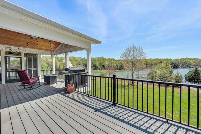 1112 Coves End RD, Huddleston, VA 24104