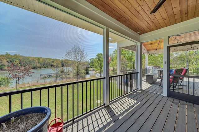 1112 Coves End RD, Huddleston, VA 24104